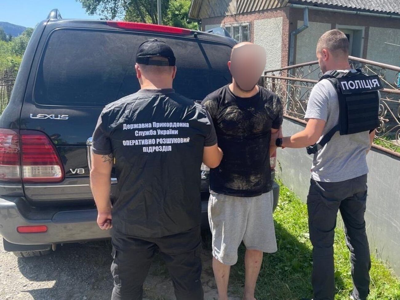 Одного из организаторов схемы задержали в Закарпатской области во время незаконной переправки очередной группы людей, рассказали в Нацполиции