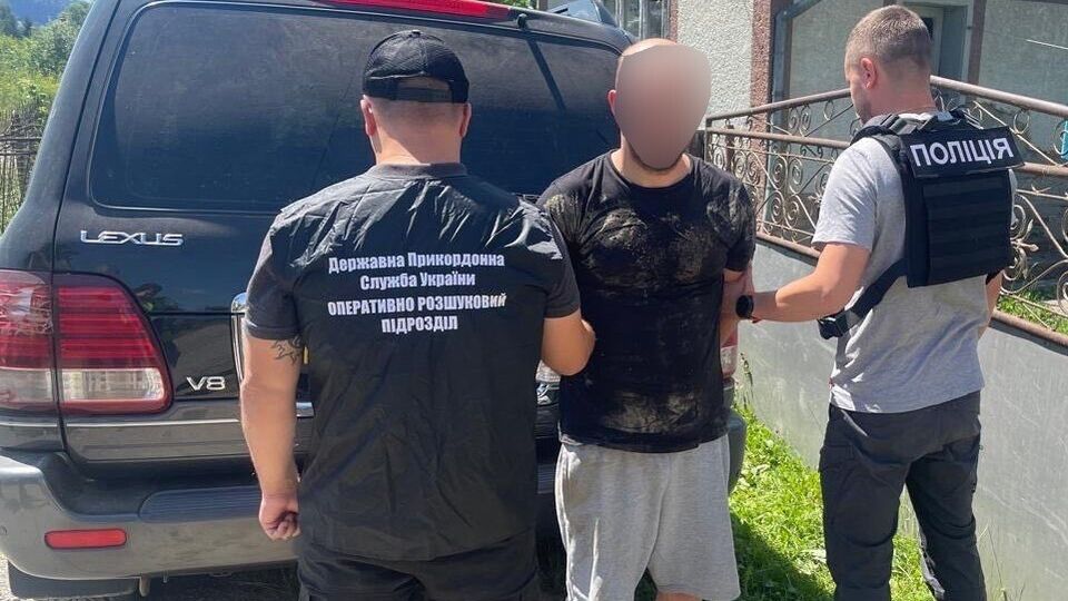 Одного из организаторов схемы задержали в Закарпатской области во время незаконной переправки очередной группы людей, рассказали в Нацполиции