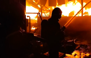 На месте одного из прилетов начался пожар