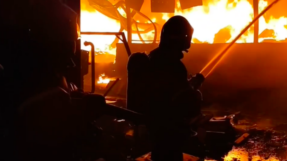 На місці одного із прильотів почалася пожежа