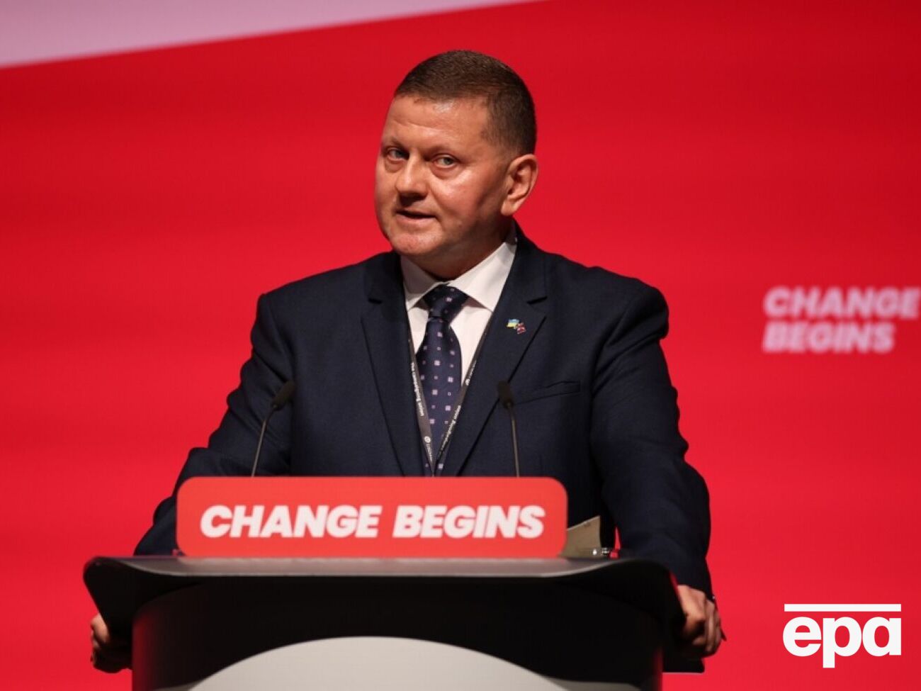 По словам экс-главнокомандующего, молодежь нужно привлекать в армию только в случае "угрозы существованию государства как такового"