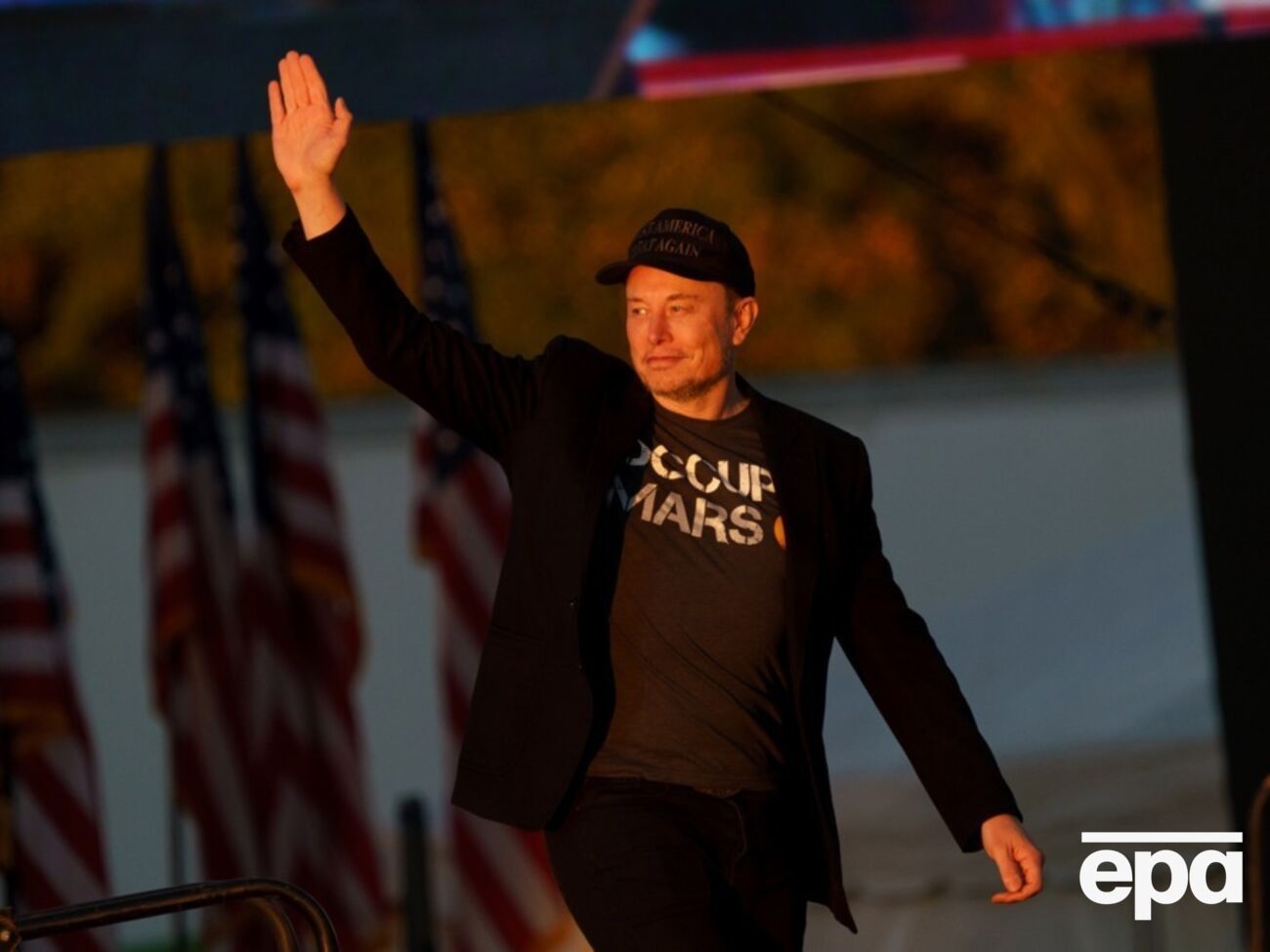 Маск з'явився на мітингу Трампа