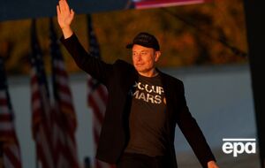 Маск з'явився на мітингу Трампа