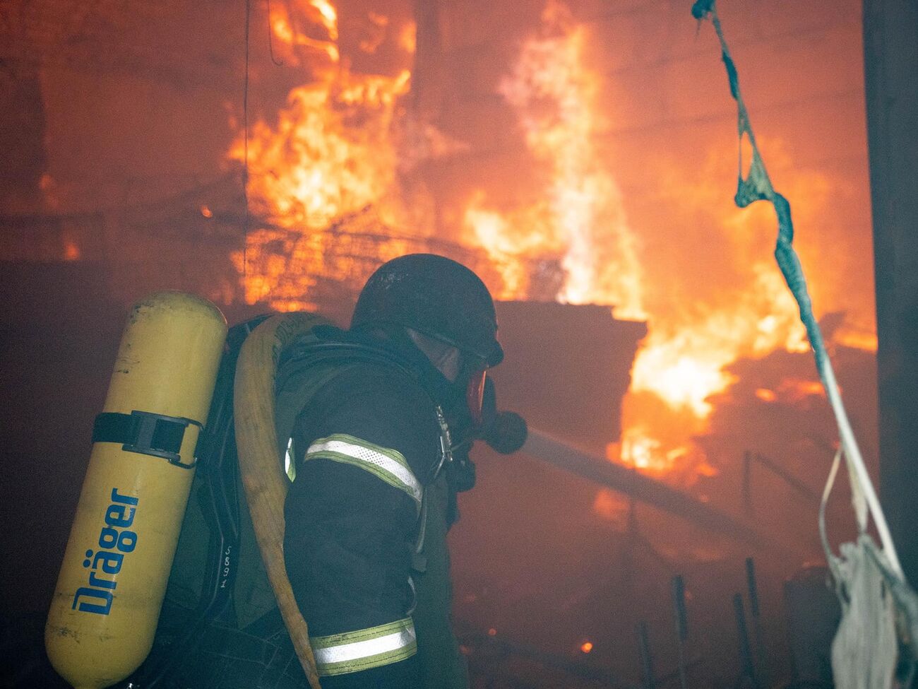 Унаслідок кількох атак протягом ночі пошкоджено цивільну інфраструктуру, склади й цивільне суховантажне судно