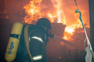 Унаслідок кількох атак протягом ночі пошкоджено цивільну інфраструктуру, склади й цивільне суховантажне судно