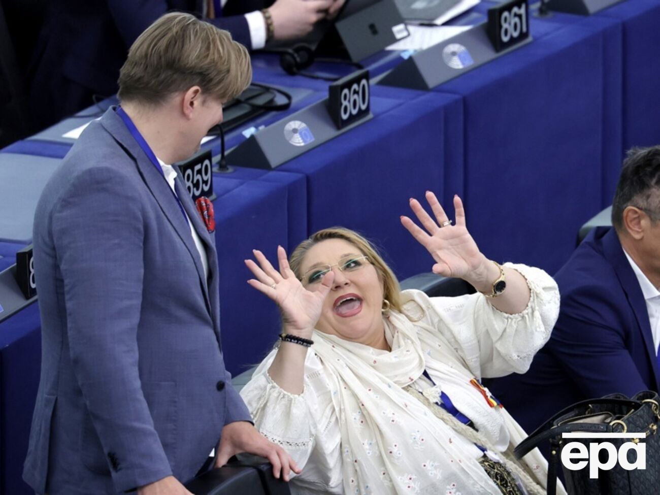 Шошоаке обвинила в происходящем США, ЕС и "евреев"