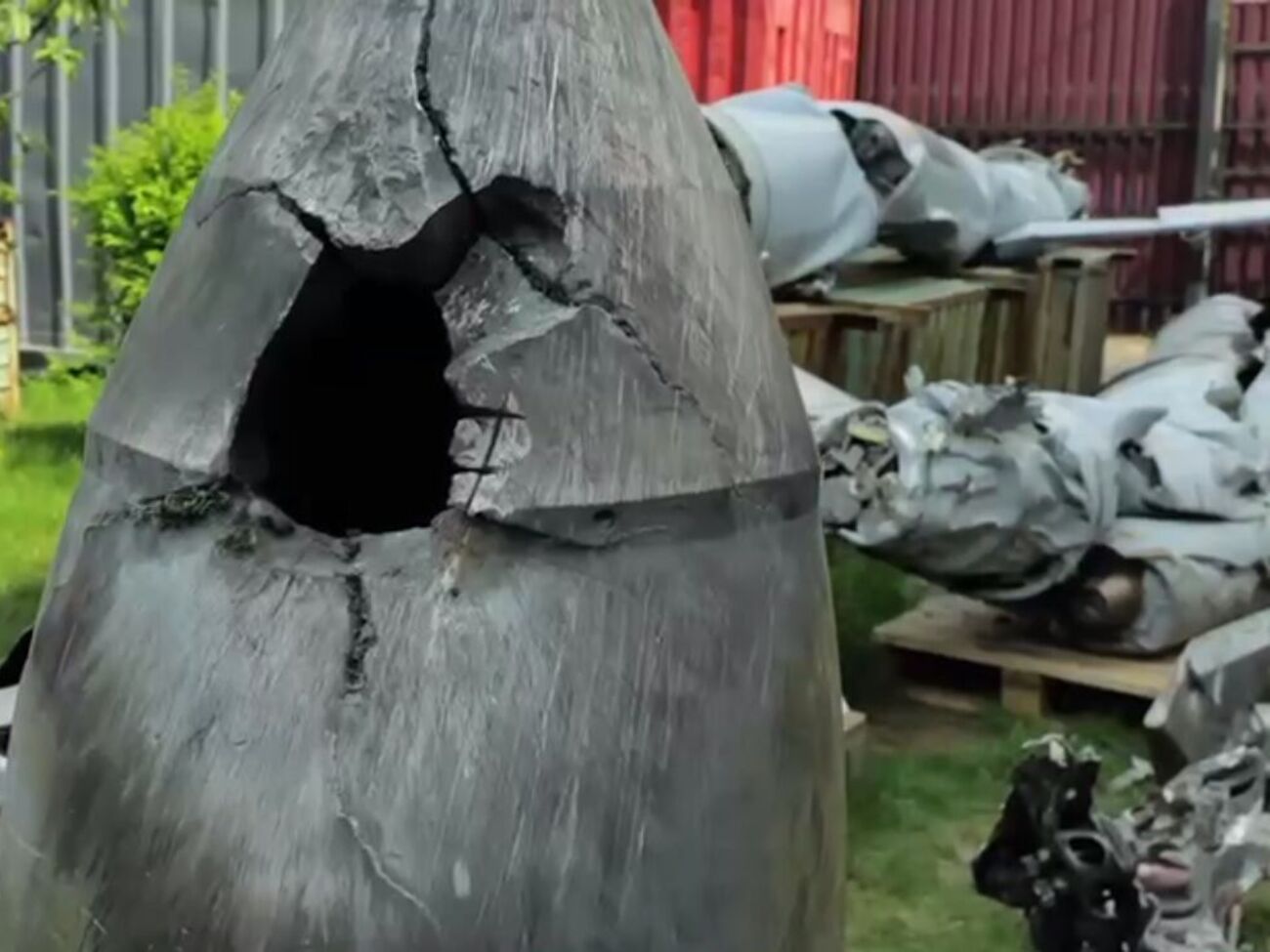 Уламки впали в кількох районах Києва