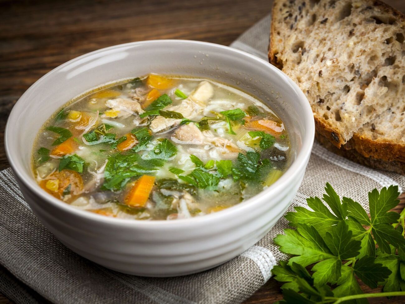 Суп подають гарячим