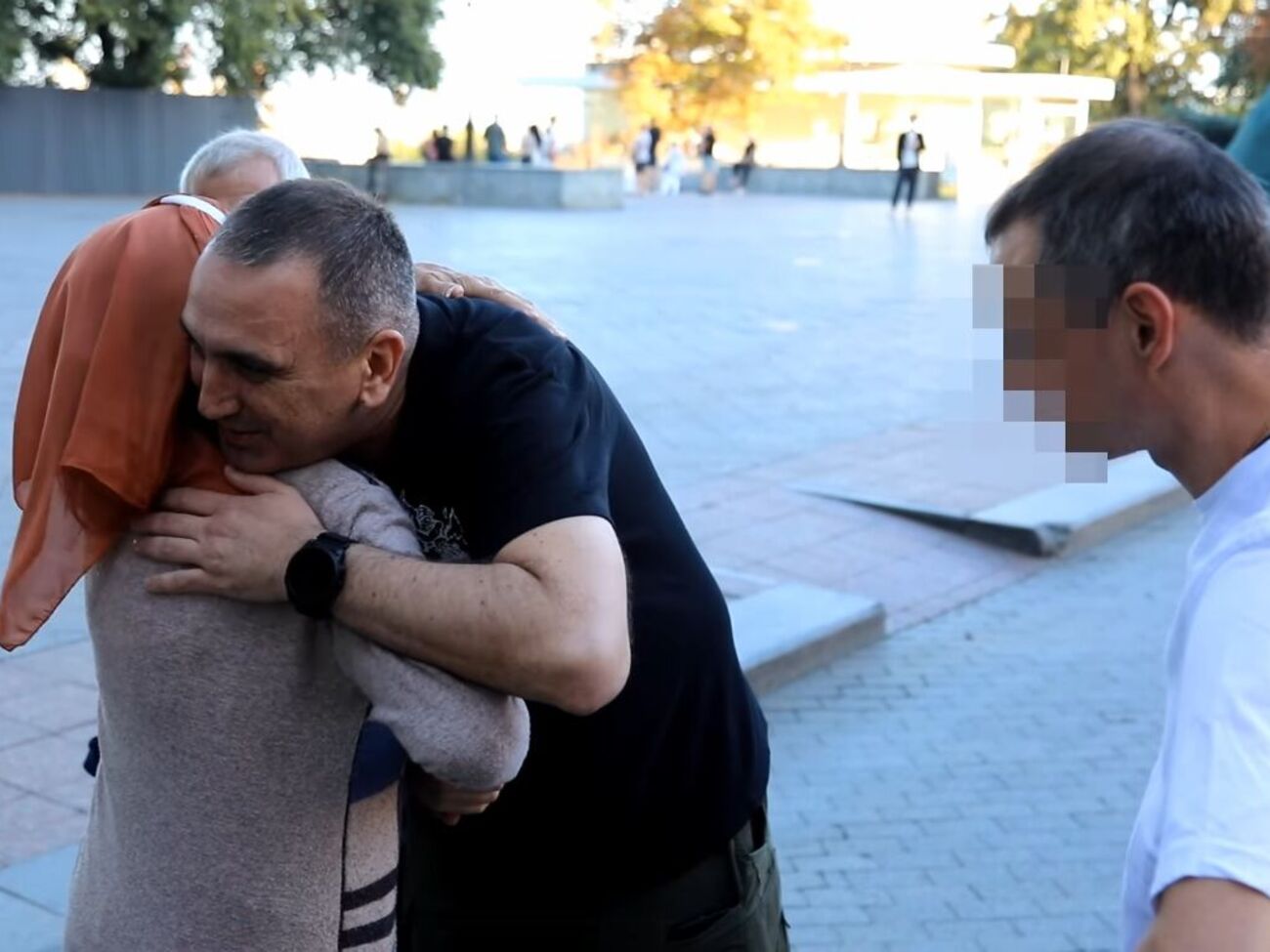 Отец, мать, сестра и племянница офицера встретились с командующим ВМС Неижпапой на подконтрольной Киеву территории