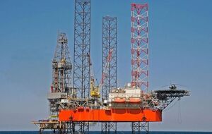 Оккупанты пытаются снова захватить вышки в Черном море