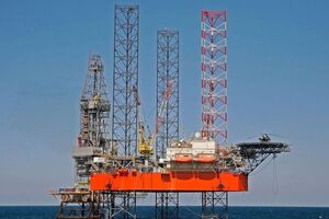 Оккупанты пытаются снова захватить вышки в Черном море