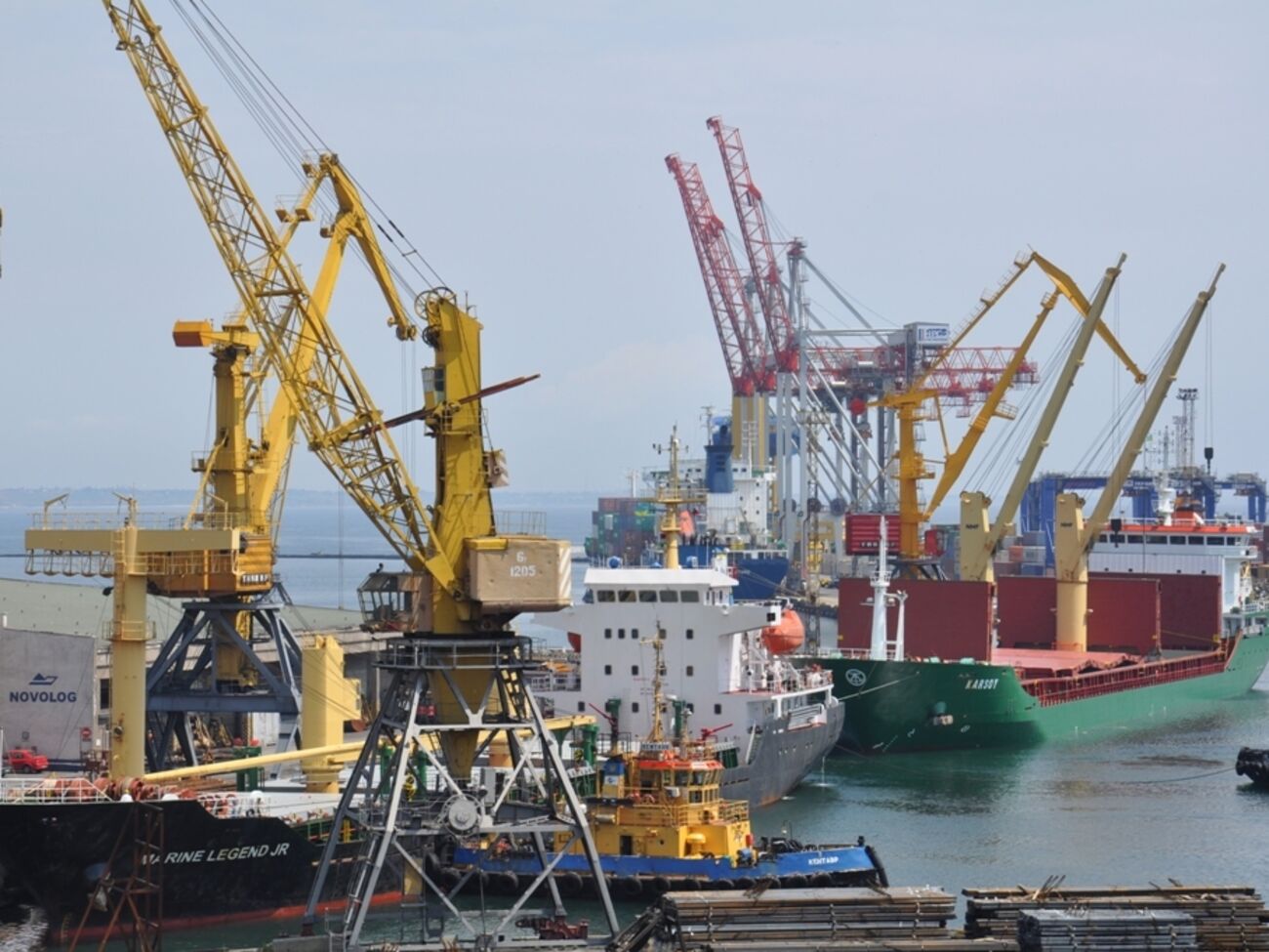 Окупанти пошкодили судно під час удару по порту Одеси