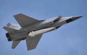 Российский МиГ-31К с аэробаллистической ракетой "Кинжал"