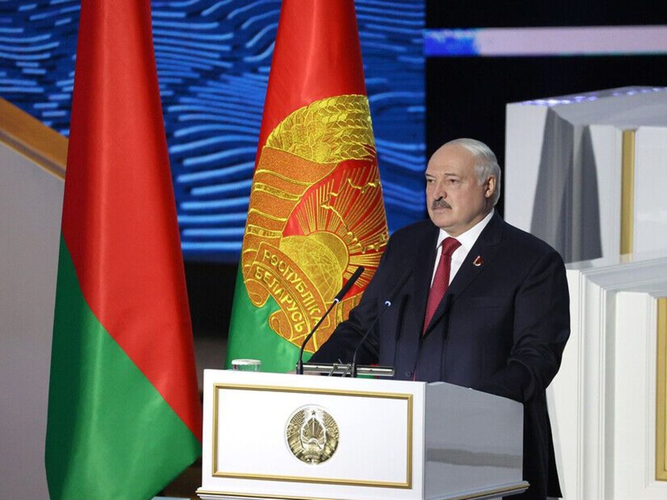 Лукашенко говорил, что в Беларуси сбивают "много" дронов