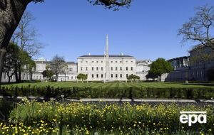 Законодатель, уличенный в связях с РФ, продолжает работать в парламенте, пишут СМИ