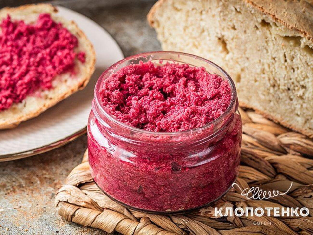 Хрін можна подавати до м'яса або зі шматочком хліба