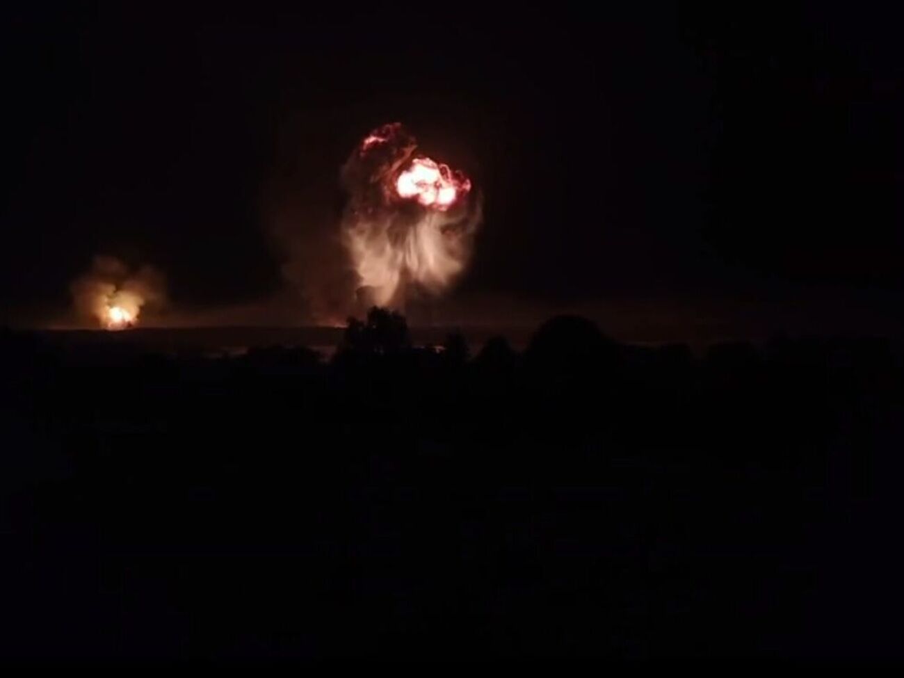 Вибухнув, імовірно, склад, розташований за 114 км від кордону з Україною