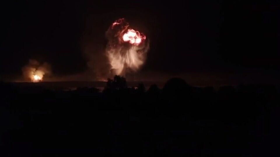Вибухнув, імовірно, склад, розташований за 114 км від кордону з Україною