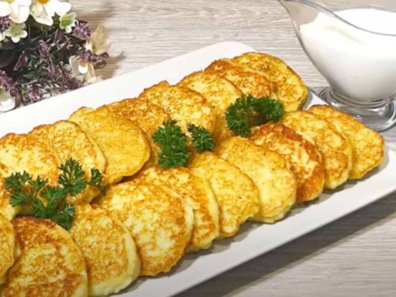 Лук добавляют к картофелю, чтобы он не потемнел