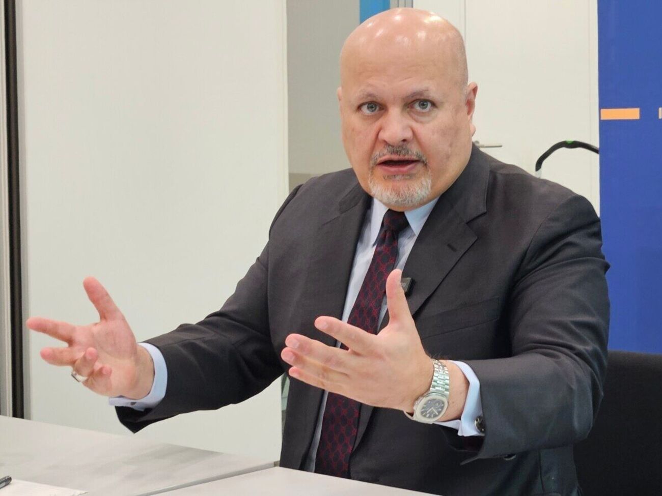 Карим Хан: Даже войны имеют правила, и никто не имеет права казнить гражданского человека или военнопленного, сдавшего оружие