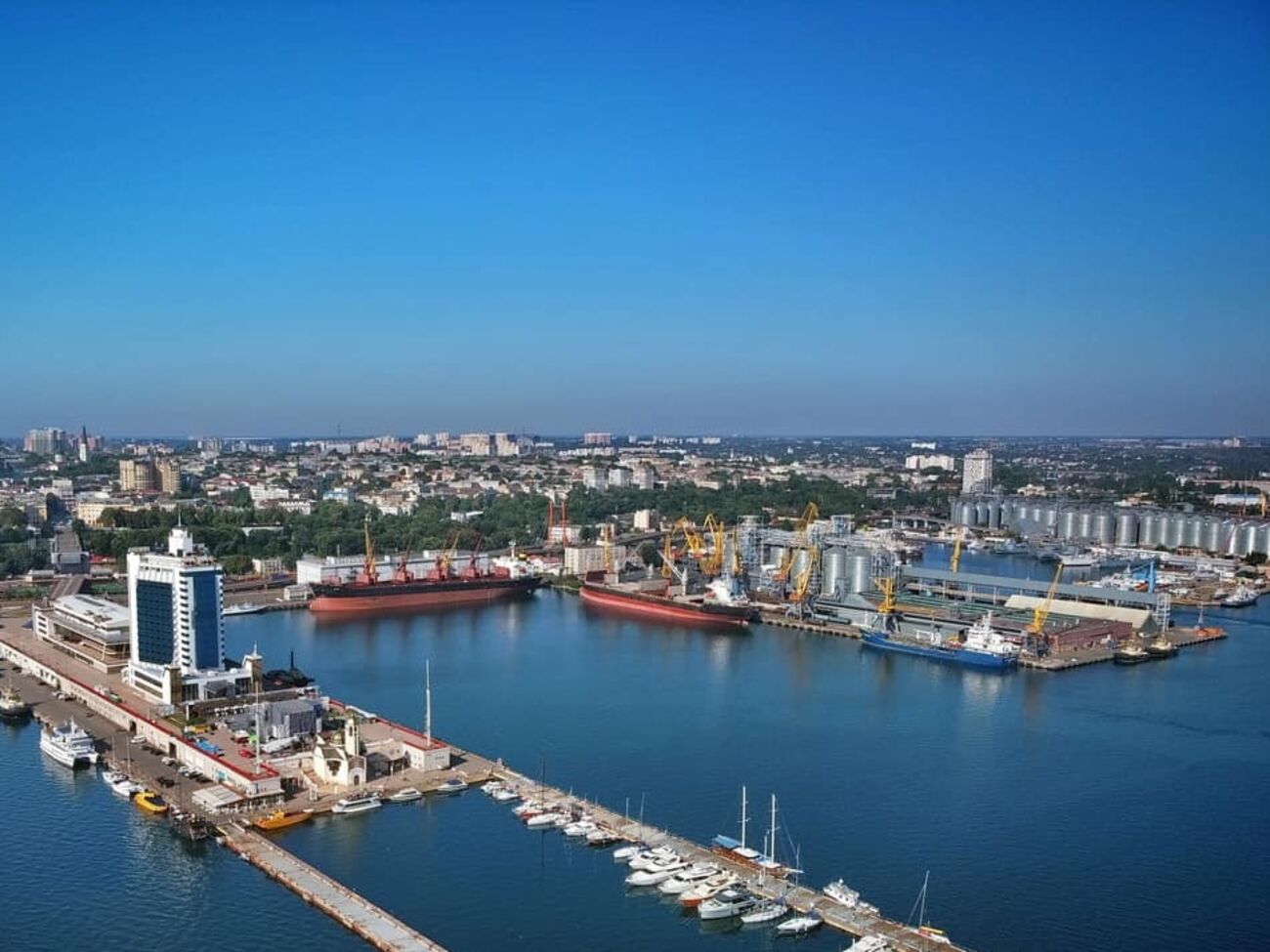 Одеську портову інфраструктуру ворог атакує втретє за чотири дні