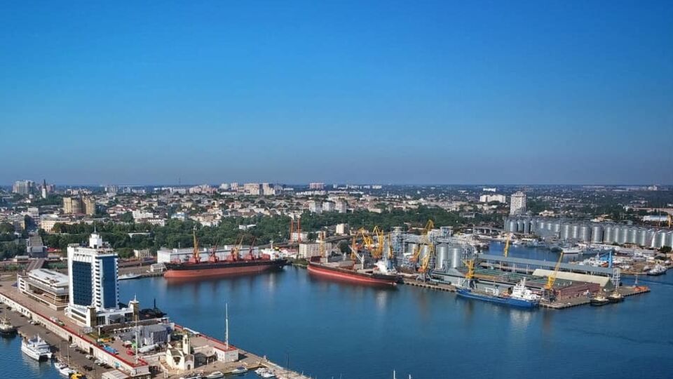 Одесскую портовую инфраструктуру враг атакует третий раз за четыре дня
