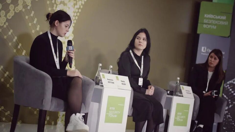 Підлітків примушували отримати російські паспорти