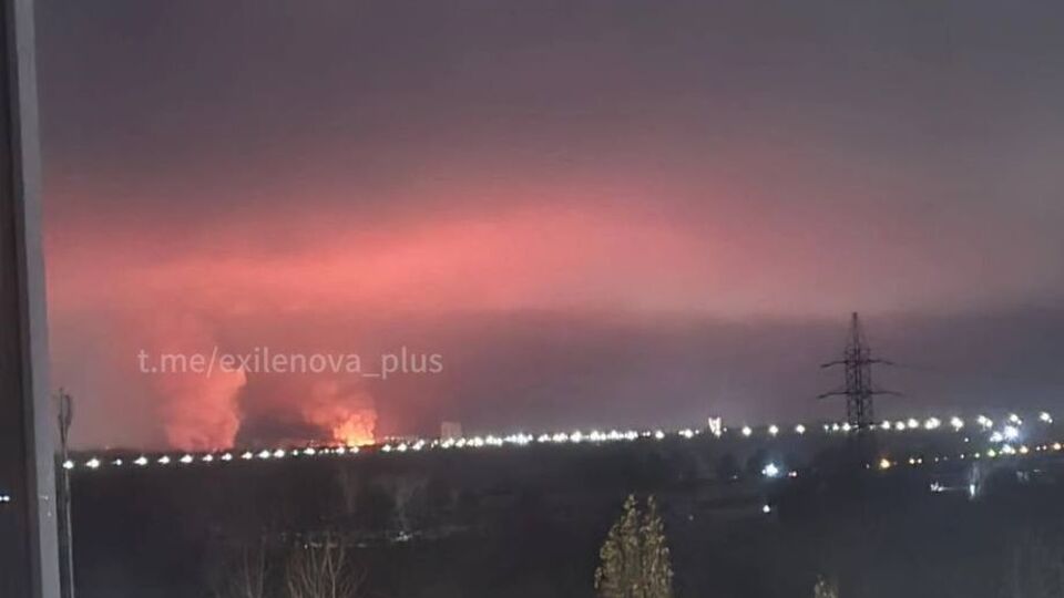 После атаки дронов в Брянске начался пожар