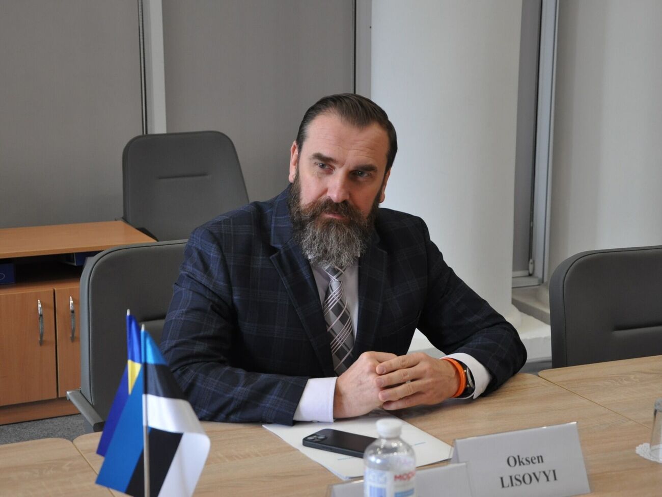 Доплату до зарплати вчителі отримуватимуть до кінця дії воєнного стану в Україні, зазначив Лісовий