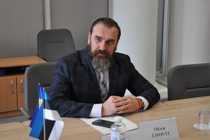 Доплату до зарплати вчителі отримуватимуть до кінця дії воєнного стану в Україні, зазначив Лісовий