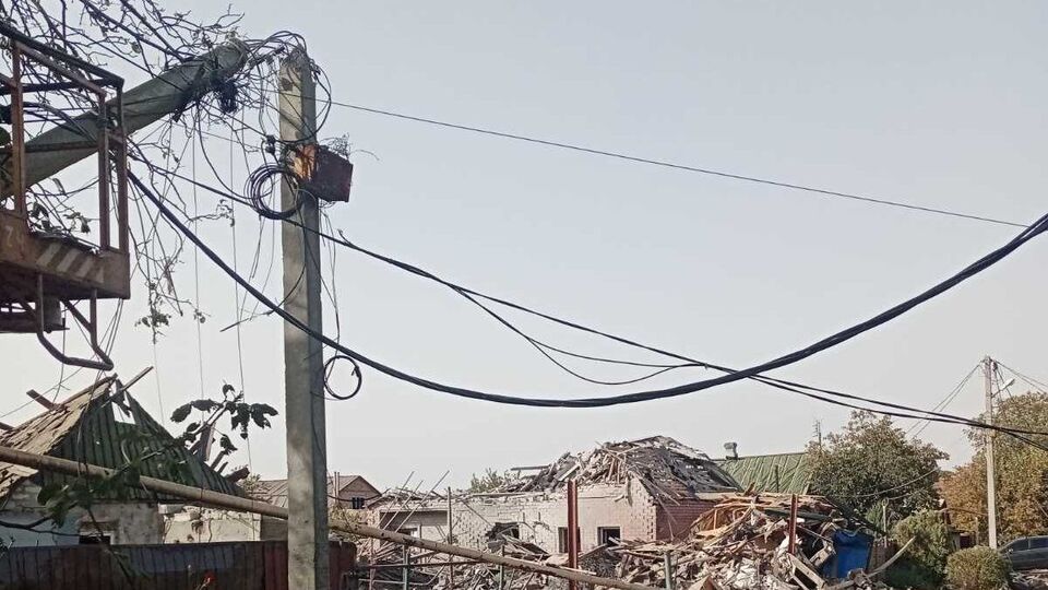 Восстанавливать электричество в Донецкой области становится все труднее из-за большой активности врага, отметили в компании