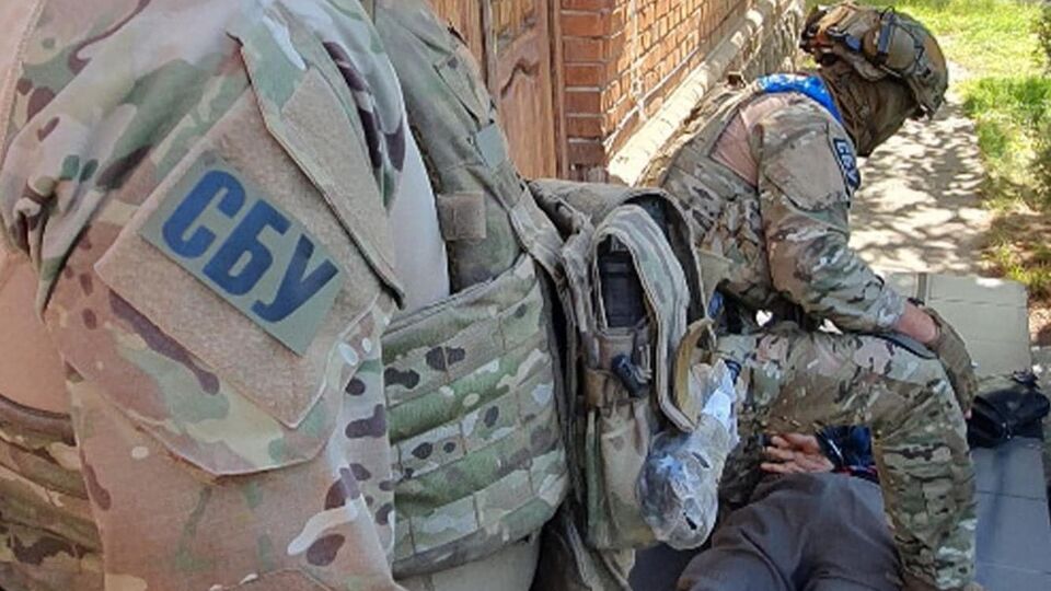 Чоловіка повідомили про підозру в держзраді