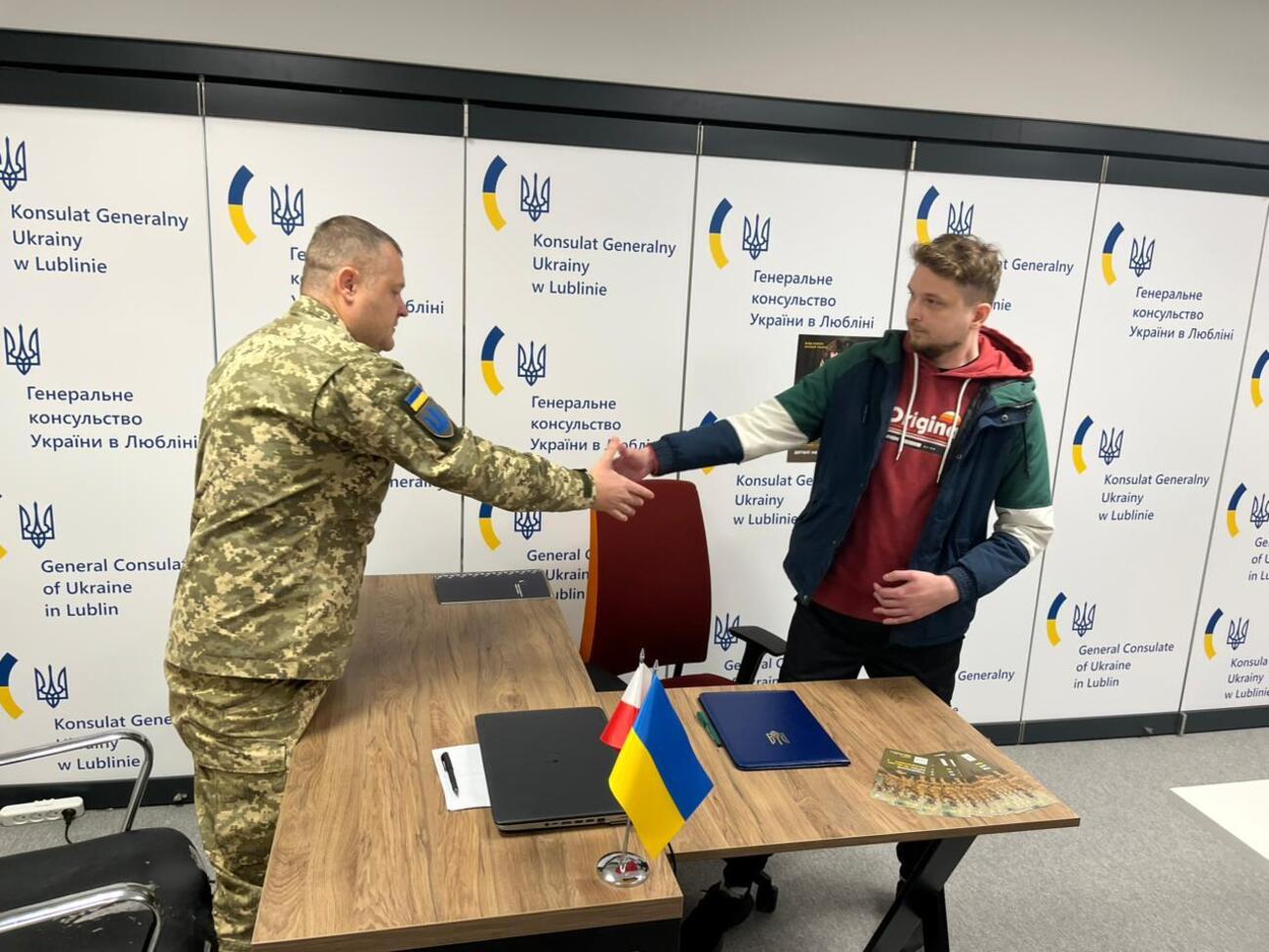До рекрутингового центру легіону надійшло приблизно 700 заявок від українців, які проживають у Польщі, Чехії, Німеччині, Ірландії й інших країнах, розповіли в Міноборони
