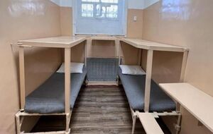 Крупа ждет суда в четырехместной камере