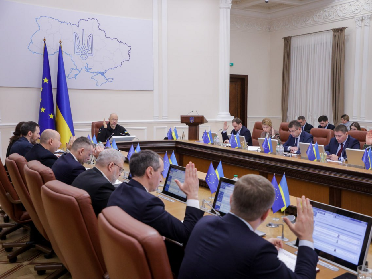Кабмін ухвалив особливу постанову, яка вводить механізм переведень для воїнів між військовими частинами ЗСУ, зазначив президент