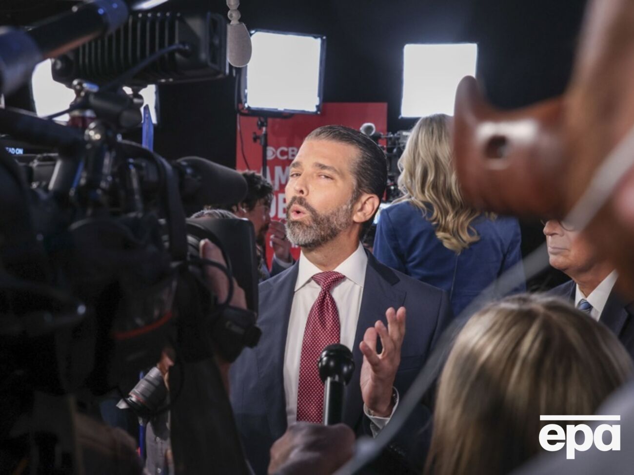 Старший син Трампа допомагав політику перевіряти майбутніх співробітників адміністрації США, зазначило Bloomberg