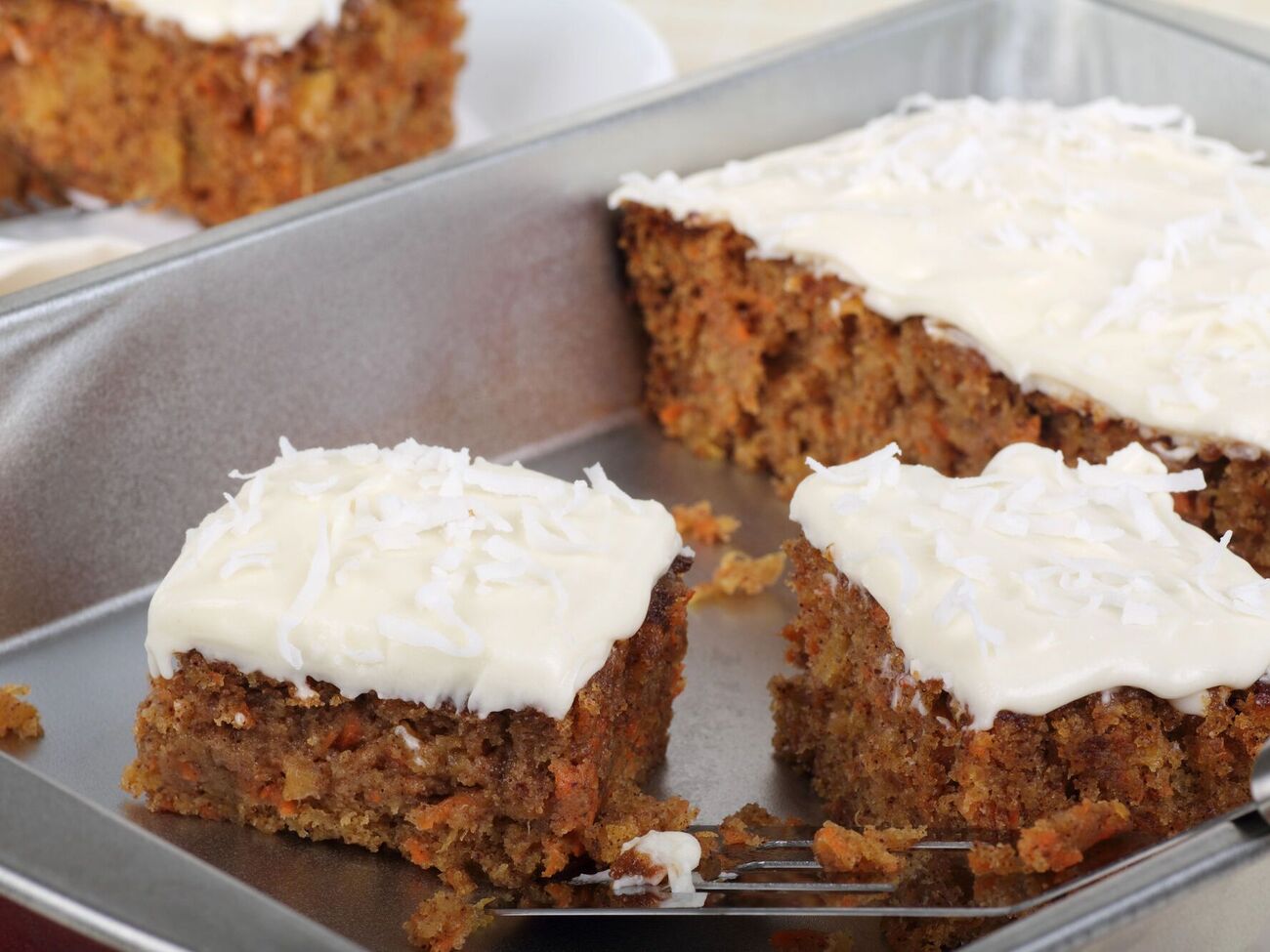 Глазурь добавляют к готовому пирогу