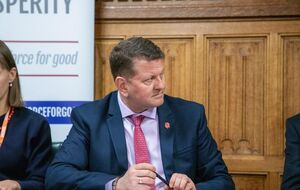 За словами Залужного, ідеться про підготовку майбутніх українських міністрів, прем'єр-міністрів, губернаторів і навіть президента