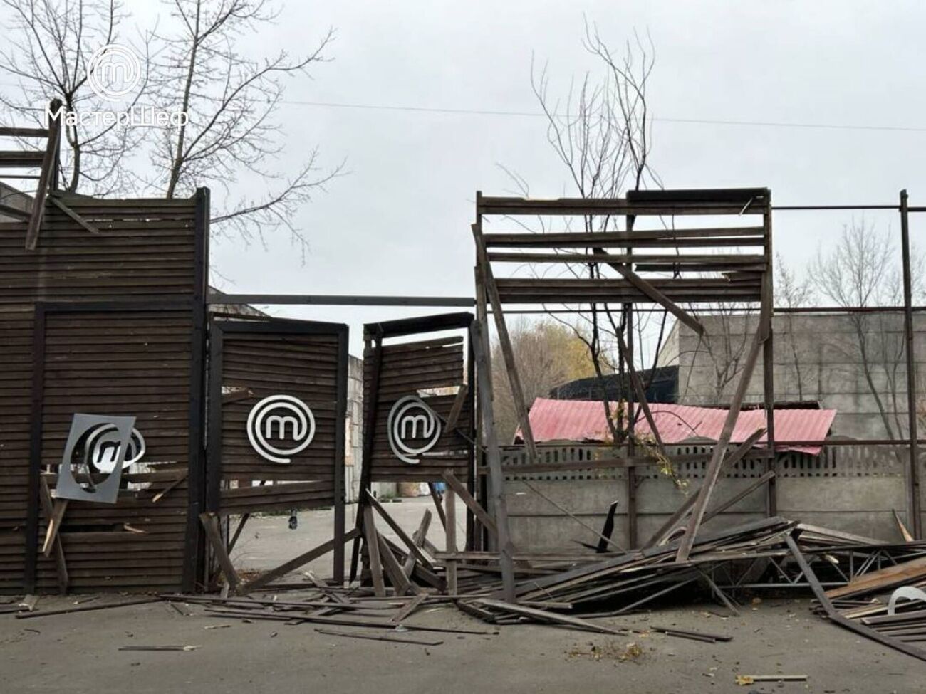 При обстреле павильона никто из людей не пострадал