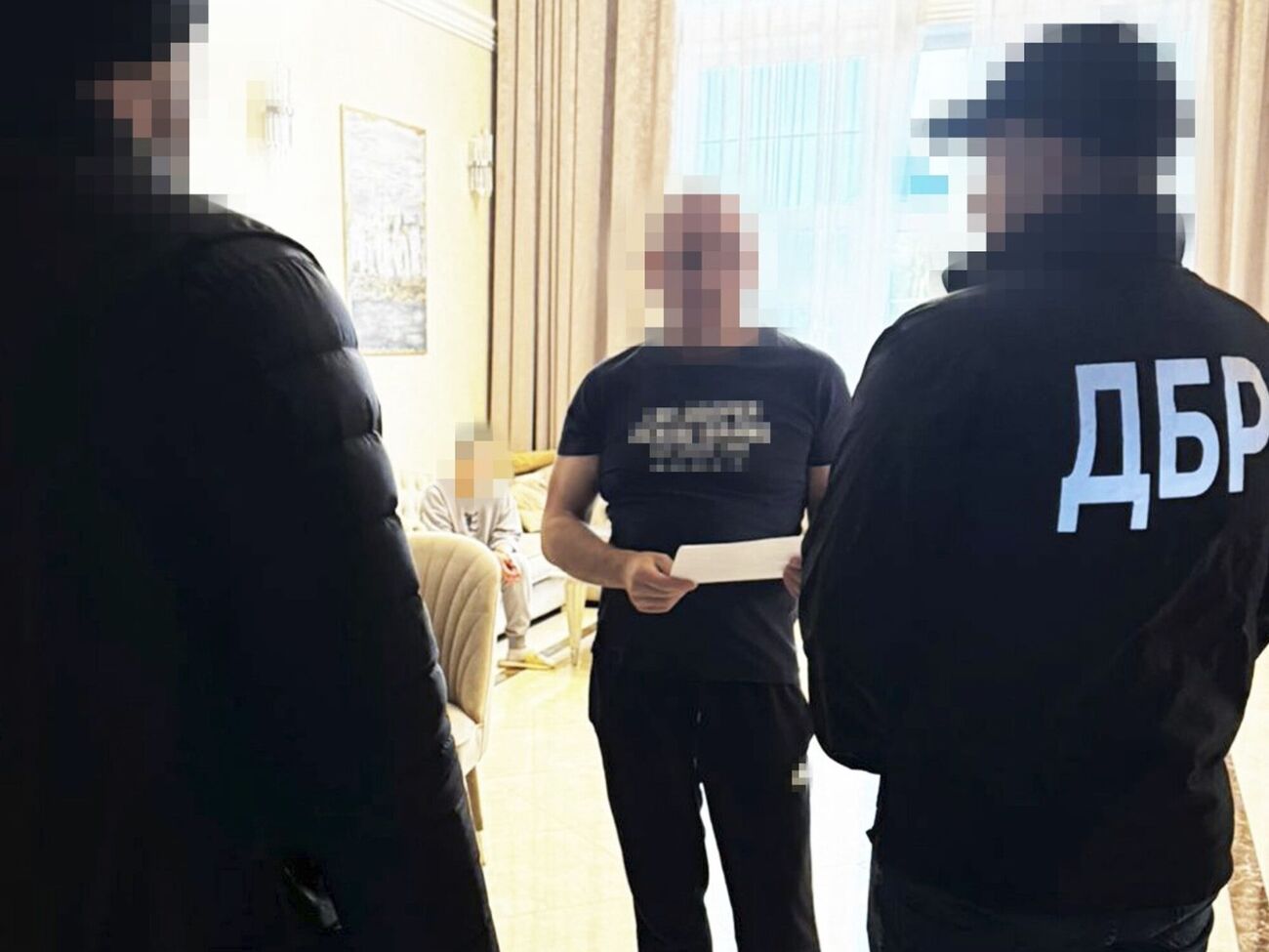 За даними правоохоронців, нардеп "систематично займався інформаційно-підривною діяльністю" на користь РФ, зазначили в СБУ