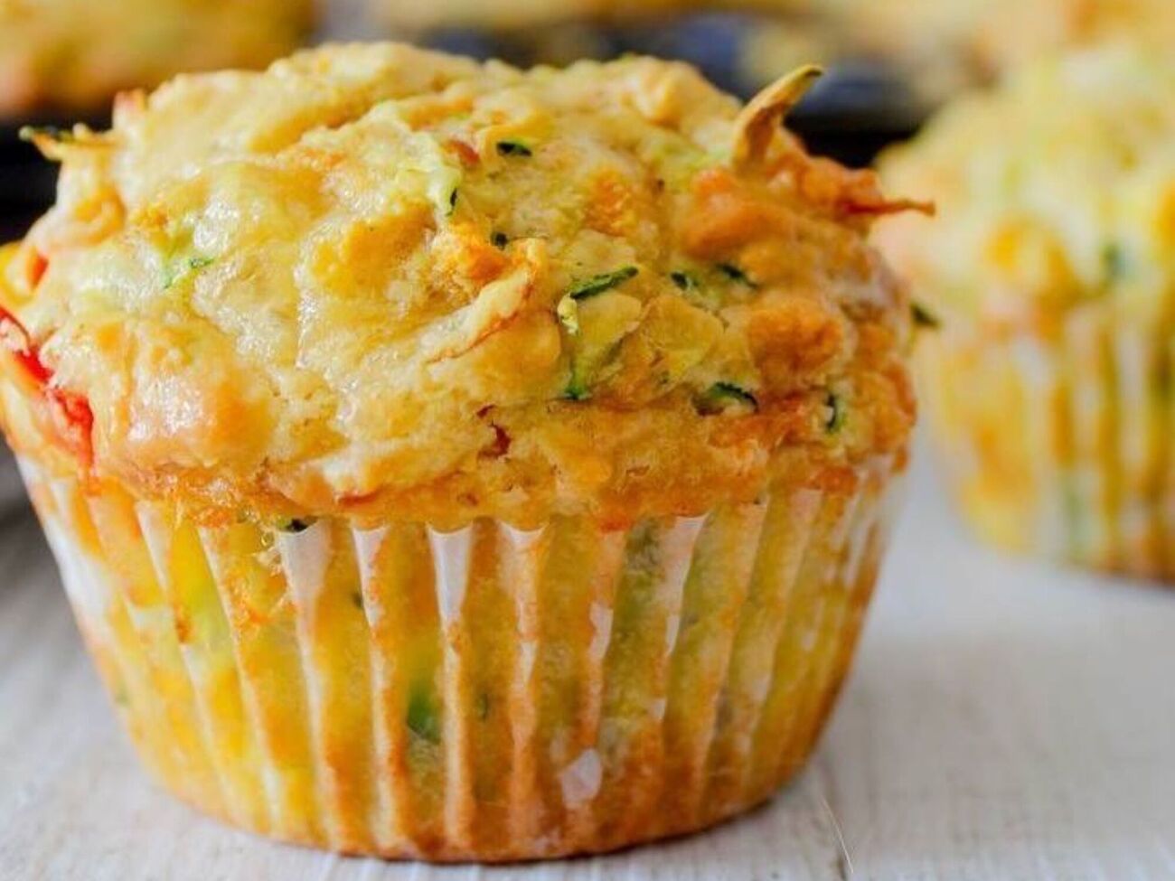 Выпекайте маффины в разогретой до 150 °С духовке 20 минут