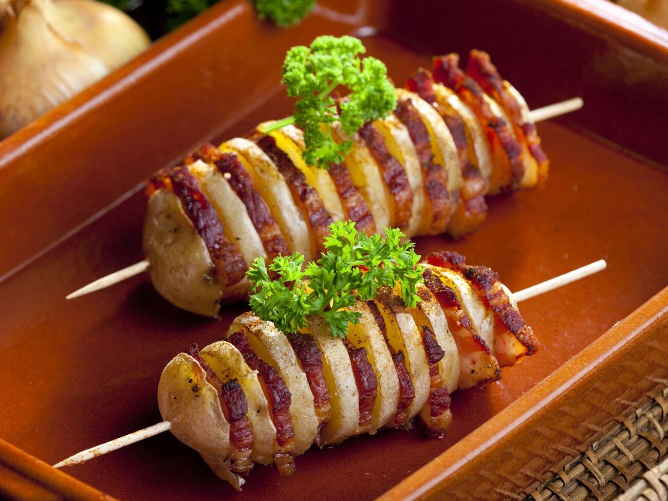 Запеченный картофель и хрустящий бекон – вкусное и сытное сочетание