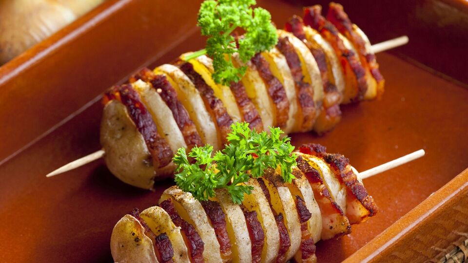 Запеченный картофель и хрустящий бекон – вкусное и сытное сочетание