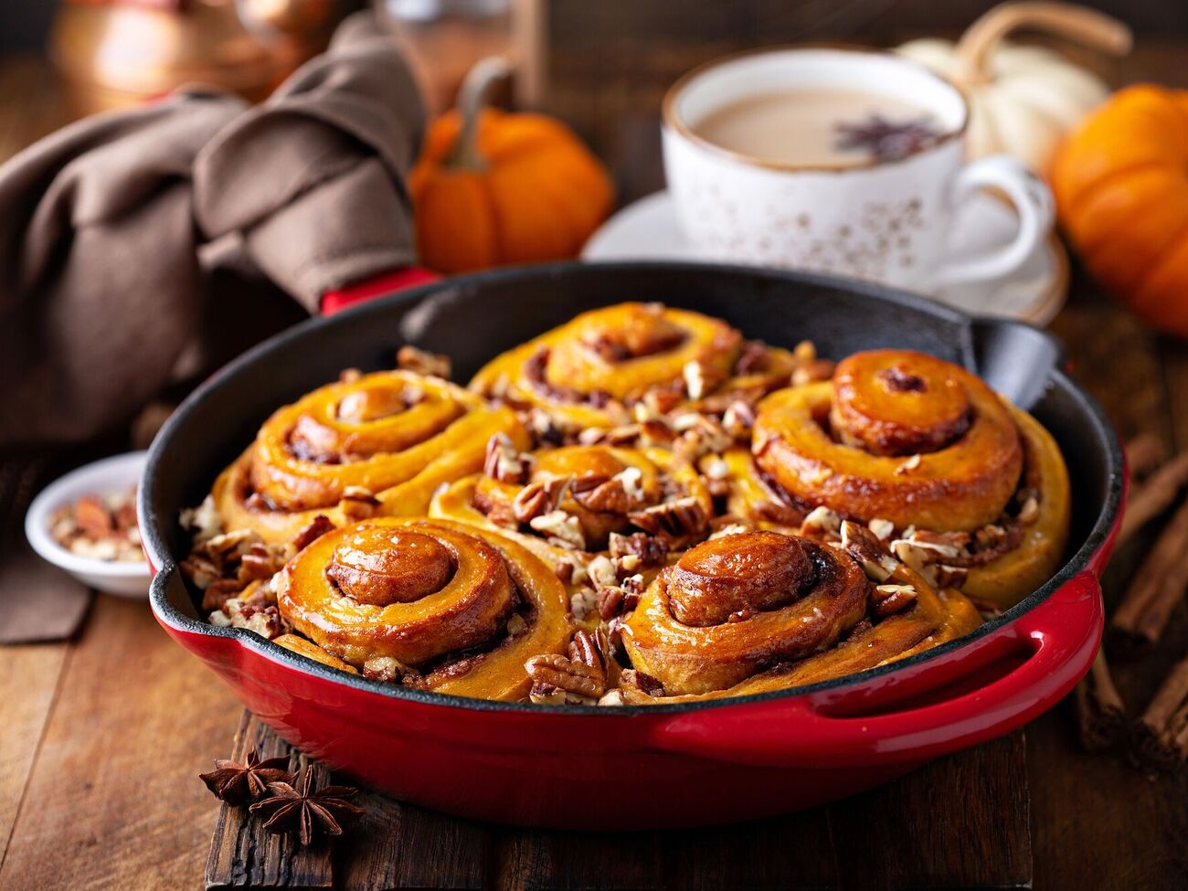 Тыквенные булочки с карамелью получаются очень ароматными