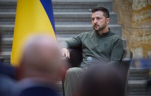 Уже проработаны пункты о культурном суверенитете, по безопасности, энергетике и оружию, рассказал Зеленский