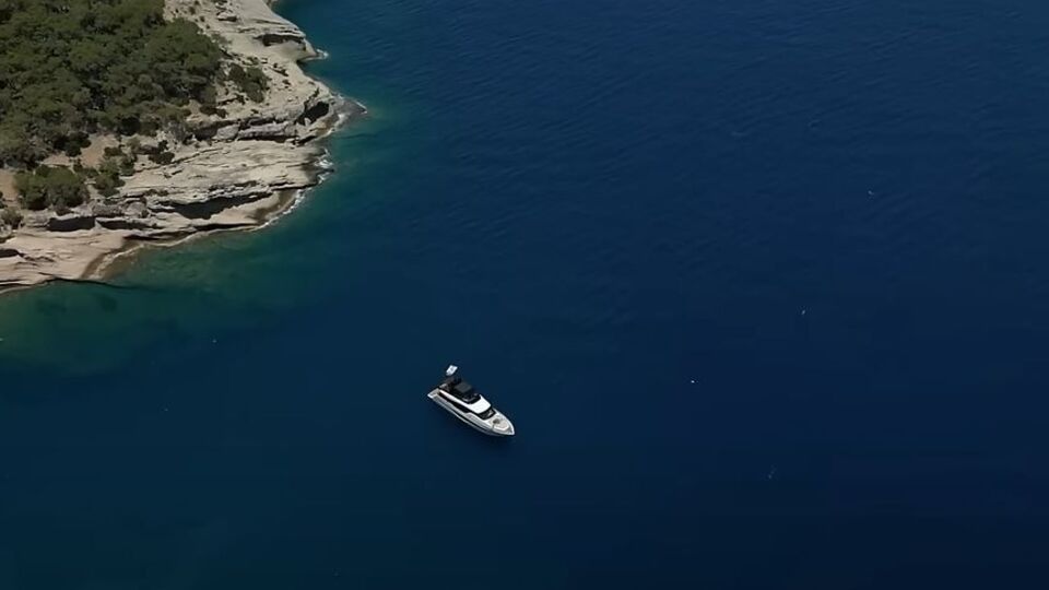 Журналисты узнали о покупке экс-чиновником дорогой яхты и виллы