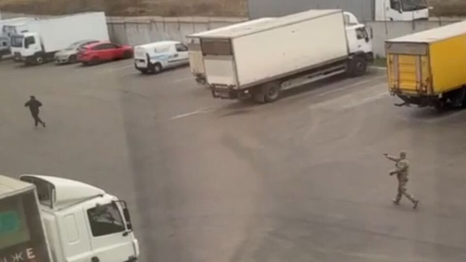 Сначала в полиции рассказали, что стрелком был представитель ДФТО, впоследствии в МО сообщили, что проверяют действия представителя ТЦК и СП