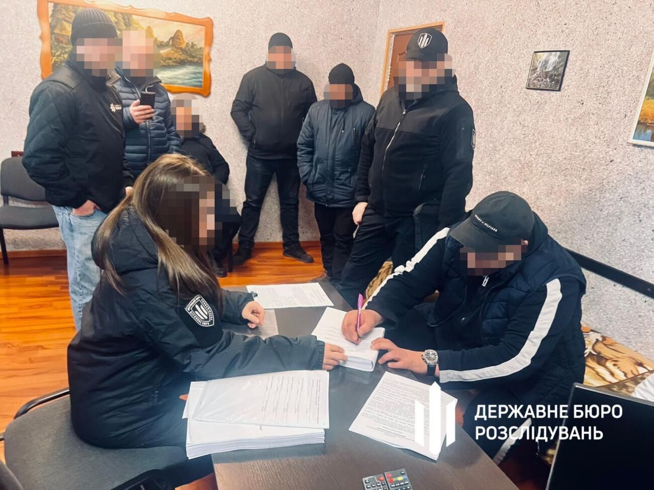 Начальника колонии обвинили в помощи криминальным авторитетам