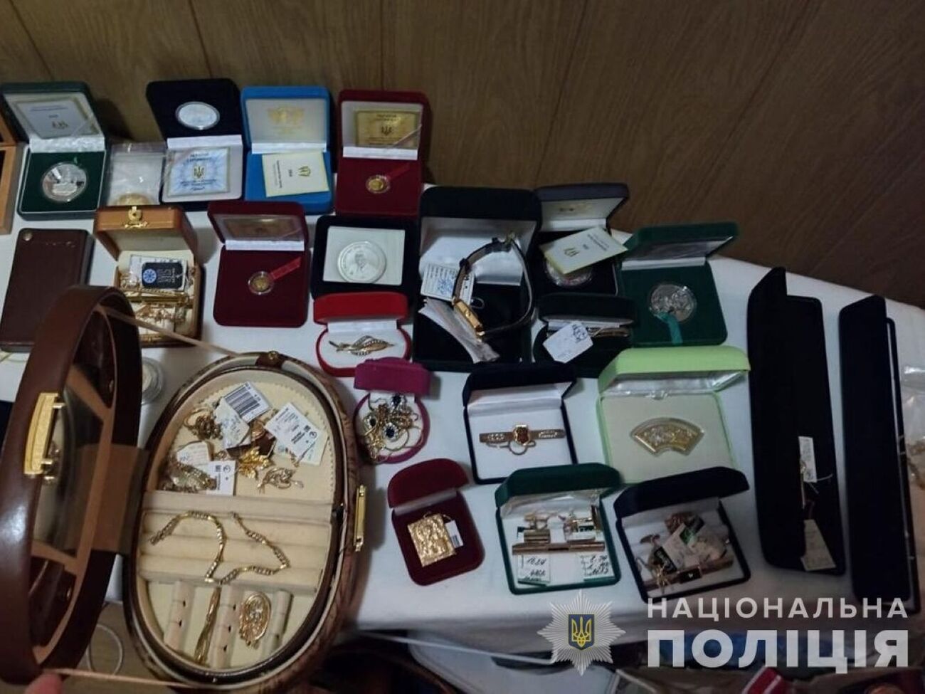 Средства могут принадлежать родственнику фигуранта – генералу ВС РФ, которыми тот финансировал "инвестиционные" проекты в России и Луганской и Донецкой областях