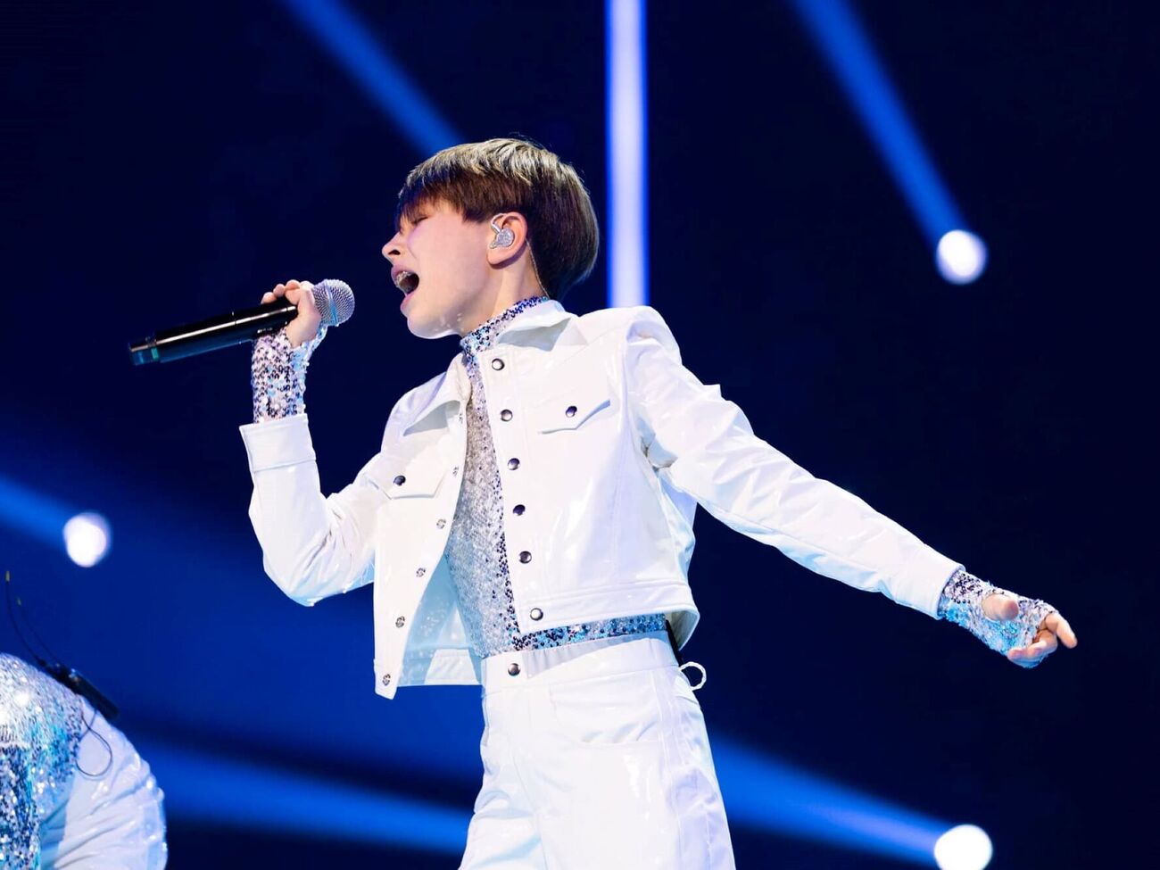 Котенко виступить під номером 14 із піснею Hear Me Now